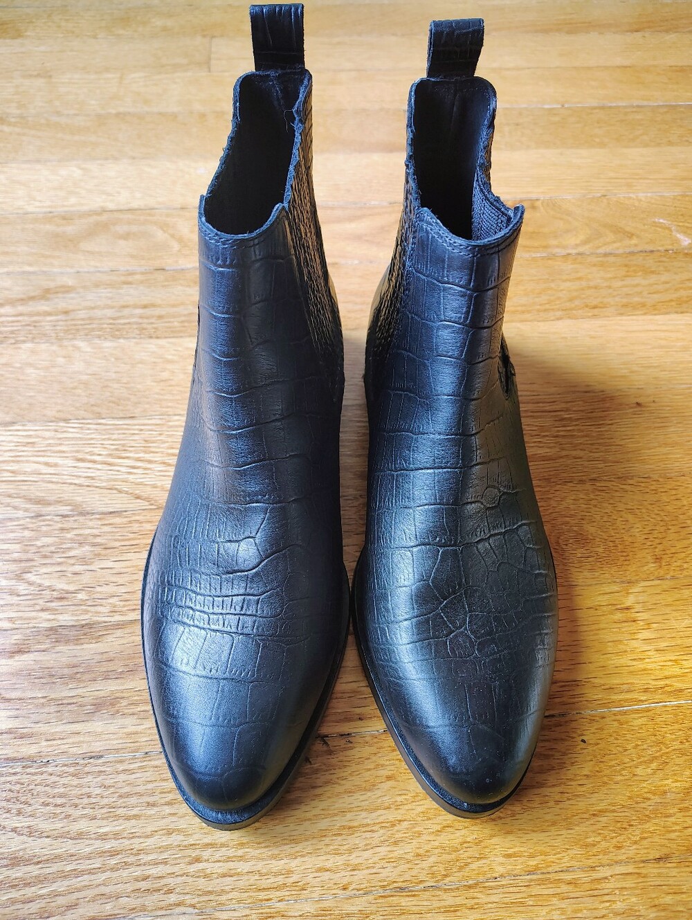 Vince Camuto Haventa Black Croc Embossed Leather Chelsea Ankle Boots Women's 7.5